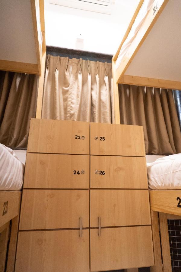 Nap Manor Hostels Мумбаи Экстерьер фото