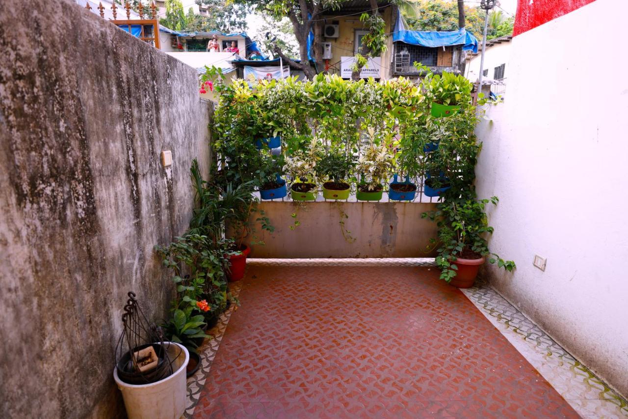 Nap Manor Hostels Мумбаи Экстерьер фото