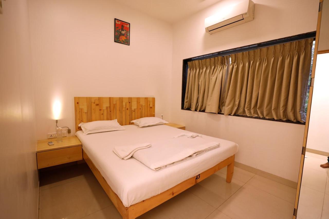 Nap Manor Hostels Мумбаи Экстерьер фото