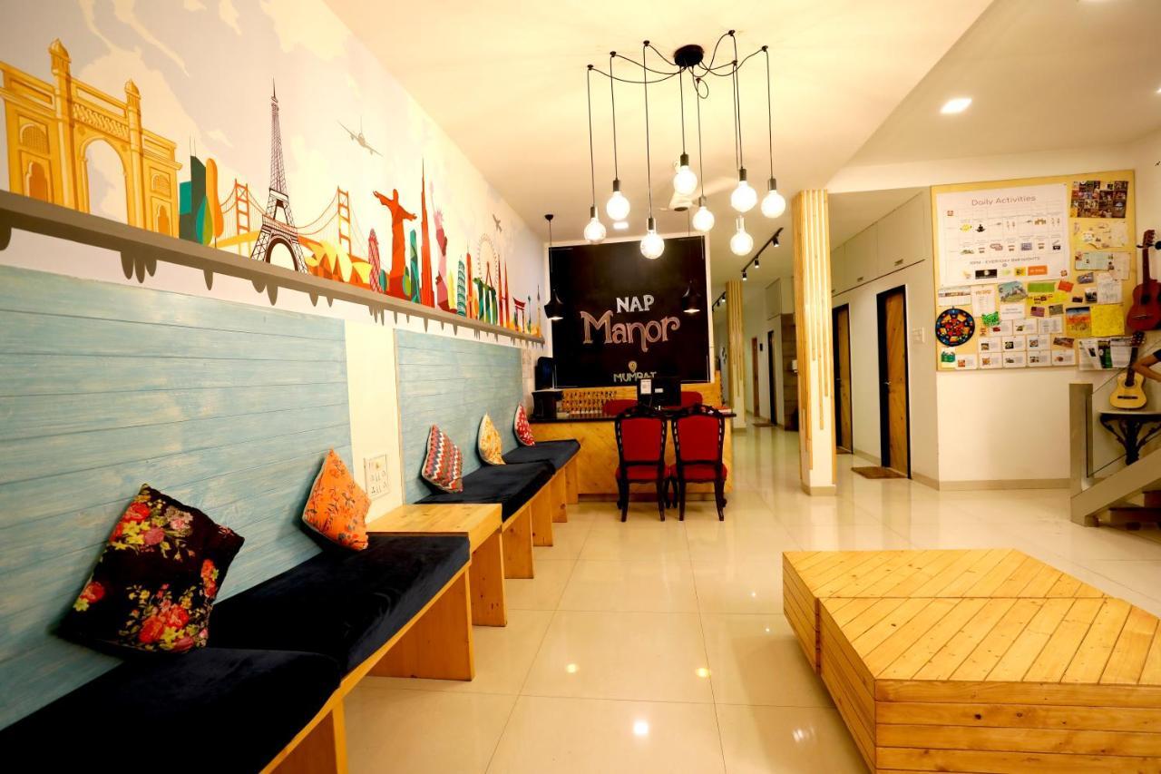 Nap Manor Hostels Мумбаи Экстерьер фото