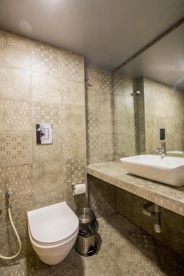 Nap Manor Hostels Мумбаи Экстерьер фото