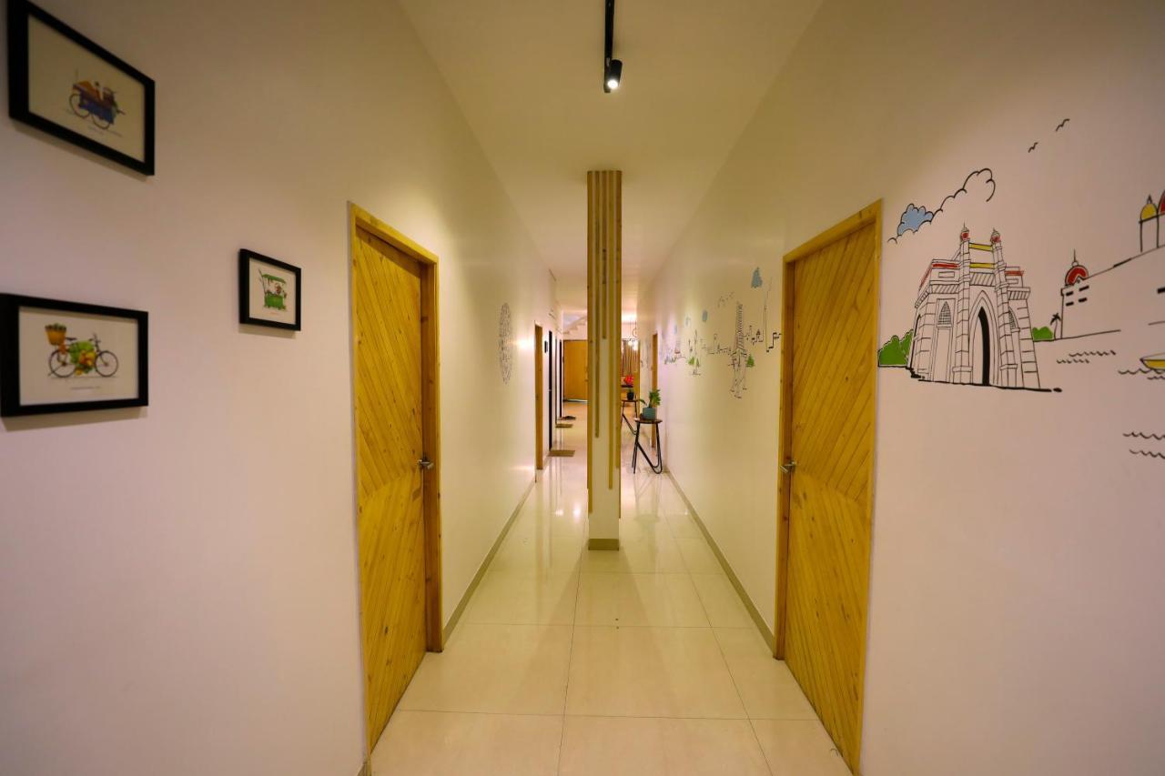 Nap Manor Hostels Мумбаи Экстерьер фото