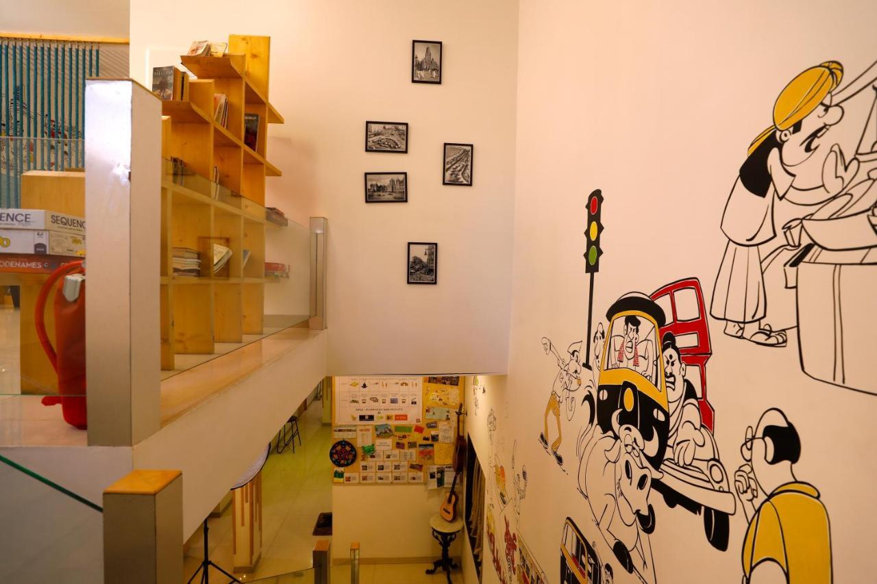Nap Manor Hostels Мумбаи Экстерьер фото